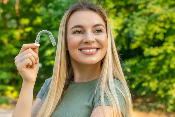 Do Clear Aligners Hurt?